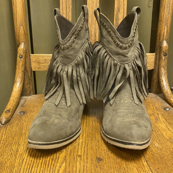 Fringed Cowgirl Boots-Heeled Ankle Cut. - Picture 6 of 9